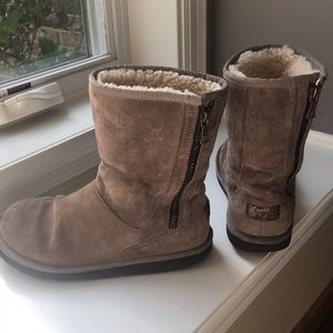 UGG gray short side zipper boots